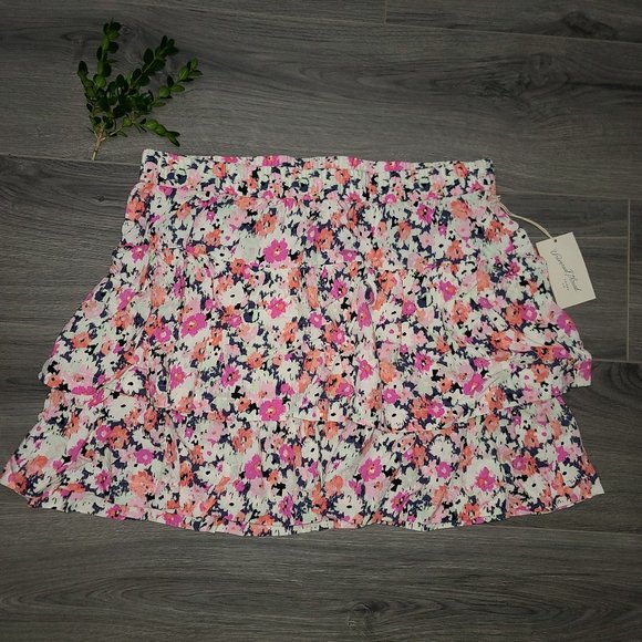 3 For $22 NWT Universal Thread size L Ruffle Tiered Floral Skirt Summer Short - Picture 3 of 4